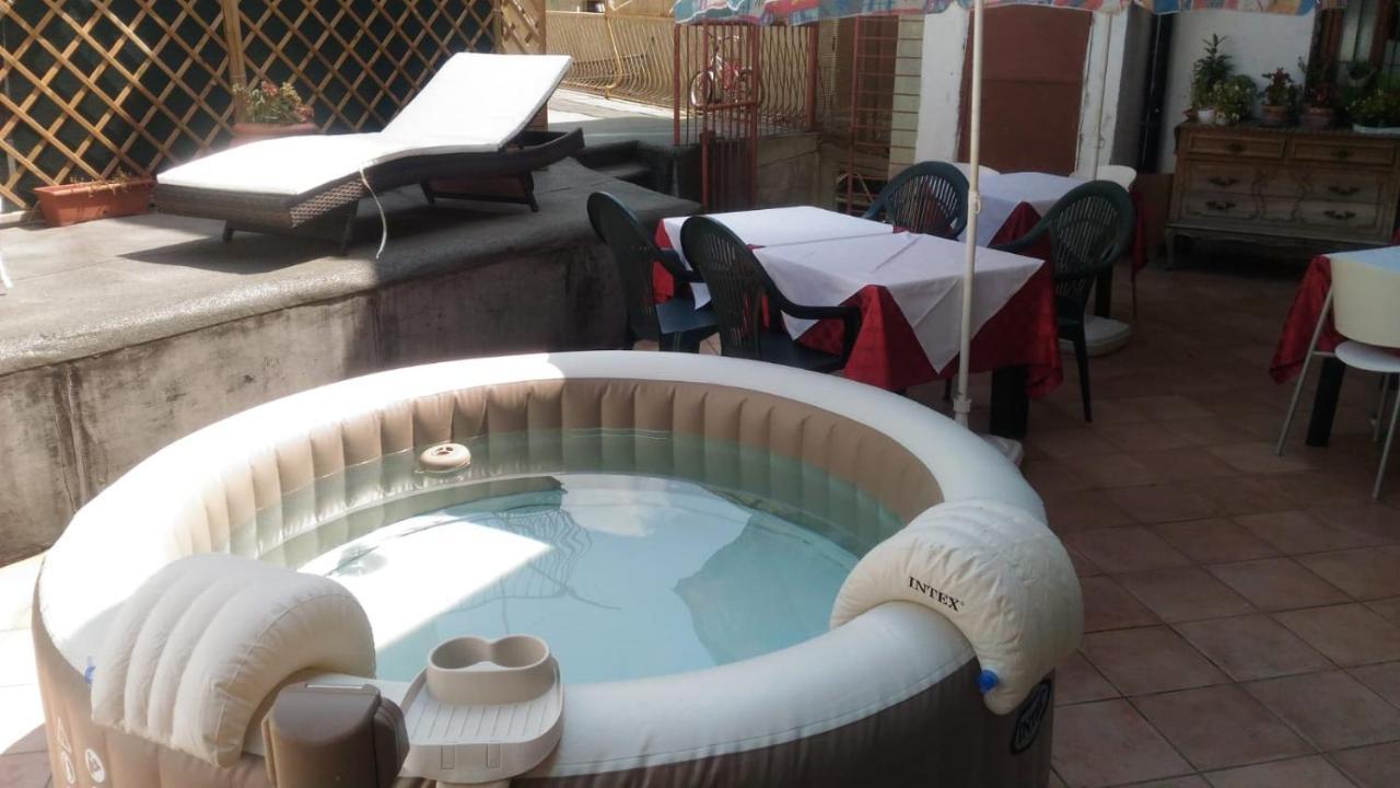 9 Vini Bed and Breakfast Άλμπα Εξωτερικό φωτογραφία